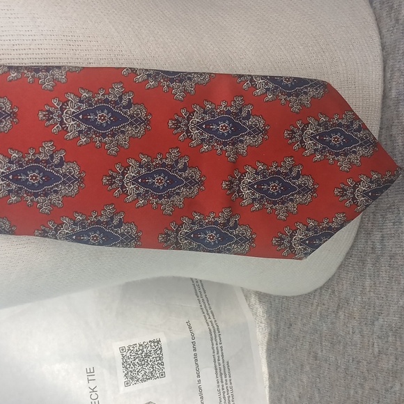 Dior Elegant Red and Blue Patterned Tie - Picture 6 of 6